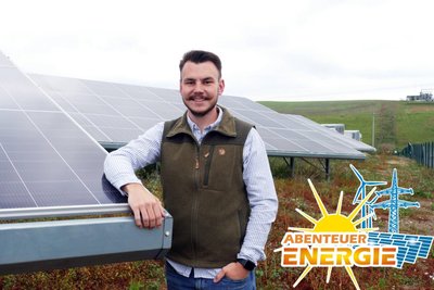Moritz Wagner, Betriebsleiter der Kunnersteiner Agrar GmbH, betreut das Solarkraftwerk vor Ort.