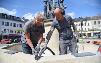 Matthias Gottschald (links) und Michael Göttlich von der Oelsnitzer Bausanierungsfirma Heiko Gutmann.