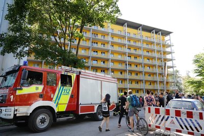 Kameraden der Feuerwehr rückten am Donnerstagnachmittag auf dem Campus der TU Chemnitz an.