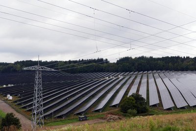 Der Solarpark mit 86.000 Modulen im Gornauer Ortsteil Dittmannsdorf.