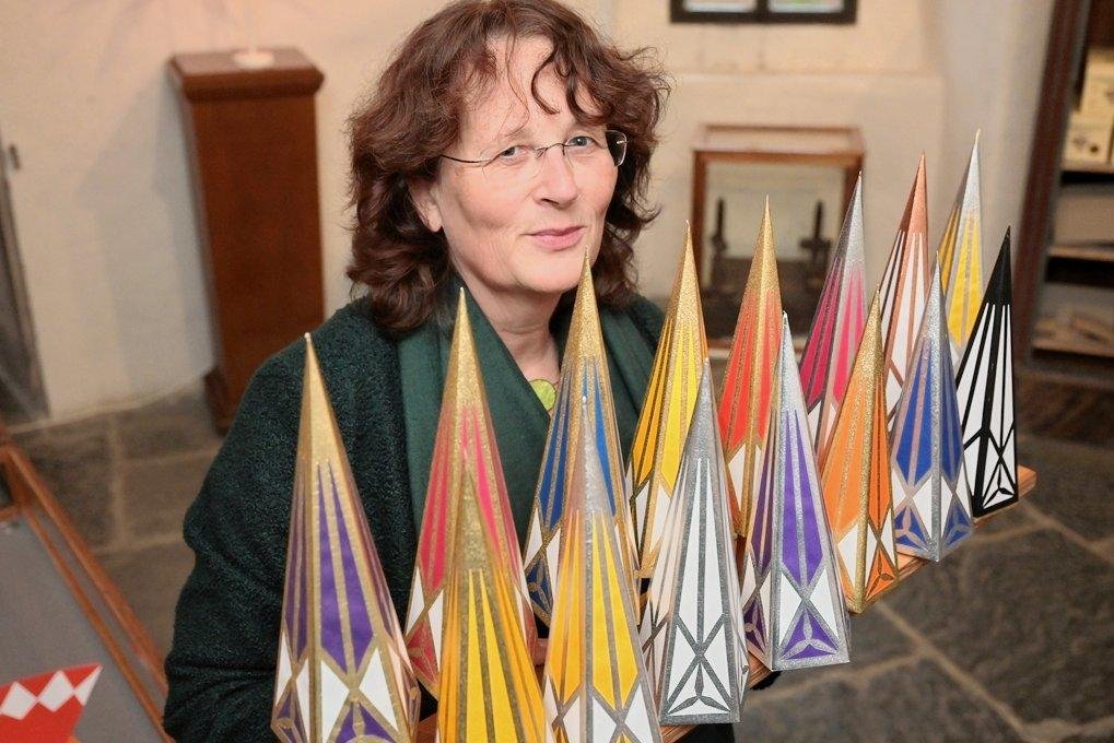 Hartensteiner Weihnachtssternen ist eine Ausstellung auf der Burg Stein  gewidmet