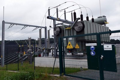 Ein eigenes Umspannwerk sorgt dafür, dass die bis zu 60 Millionen Kilowattstunden Strom jährlich ins Netz gehen können.