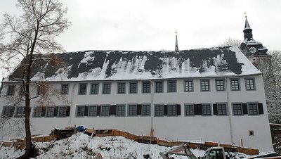 
              <p class="artikelinhalt">Die sanierte Talseite des Museums "Alte Pfarrhäuser" in Mittweida hat nun auch Fensterläden.</p>
            