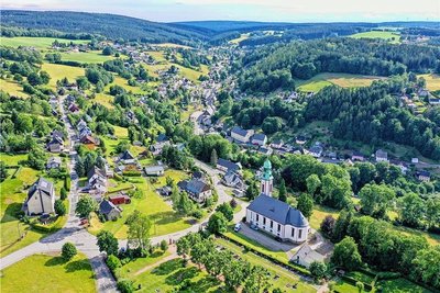 In Pobershau wurde ein beliebter Kirchenmusiker in den 1990er-Jahren gegenüber Mädchen im Alter von 11 bis 15 Jahren sexuell zudringlich. Doch viele Gemeindemitglieder tun die Vorwürfe als unwahr oder aufgebauscht ab.