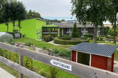 Das Seniorenhaus Augustusburg hat 104 Betreuungsplätze und beschäftigt 90 Mitarbeiterinnen und Mitarbeiter.