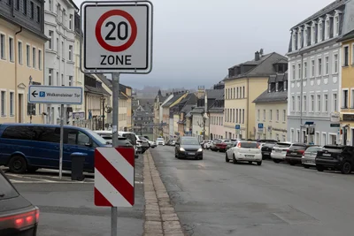 Die Parkflächen an der Wolkensteiner Straße stehen am Wochenende nur eingeschränkt zur Verfügung.