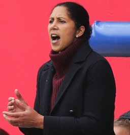 Bundestrainerin Steffi Jones bereitet sich ab Mittwoch mit ihrem Team in Chemnitz auf das Länderspiel am nächsten Dienstag vor. Am Sonntag gibt es ab 16 Uhr auf dem Platz in Reichenbrand ein öffentliches Training.