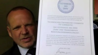 Der Kölner Völkerrechtler Bernhard Kempen, Präsident des Deutschen Hochschulverbands, am Montag bei der Verleihung des Gütesiegels an die TU Chemnitz. Wegen Corona nahm der TU-Rektor Gerd Strohmeier die Auszeichnung in einer virtuellen Konferenz entgegen. 