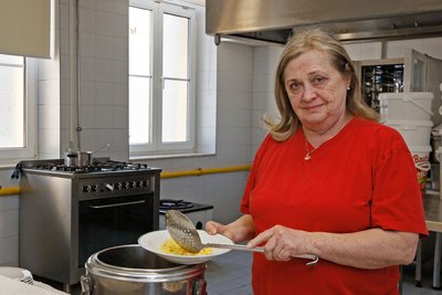 Evelin Hellwig wird im September 70, will nun bald in Rente gehen und den Kochlöffel für immer aus den Händen legen. Die Köchin hat einst im Zwickauer Hotel Wagner gelernt.