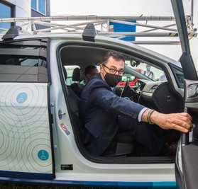 Cem Özdemir war zu Gast bei IAV in Stollberg. 