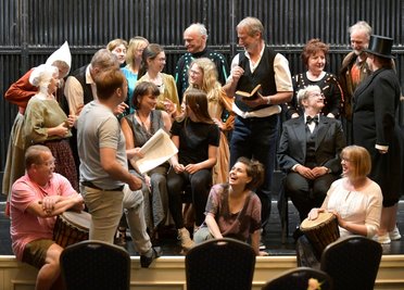 Das Ensemble unter Leitung von Markus Gille und Orli Baruch.