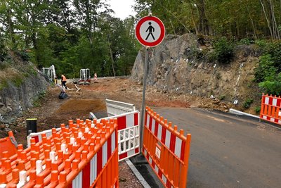 So sieht es derzeit oberhalb der Burg aus. Eine Alternative ist für Fußgänger der Weg durch den Wald.