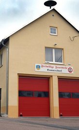 Das alte Gerätehaus der Feuerwehr steht in der Ortsmitte von Cunnersdorf. 