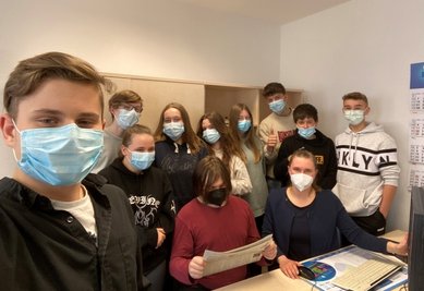 Selfie der Schülerinnen und Schüler der Rochlitzer Oberschule "An der Mulde" in der Rochlitzer Redaktion der "Freien Presse".