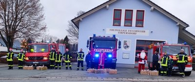 Die Ortwehren Lottengrün, Tirpersdorf und Droßdorf vor dem Weihnachtsfreude-Einsatz am vierten Advent. 