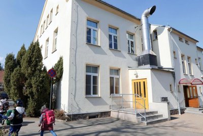 Das Gebäude, in dem sich die Schulküche befindet, gehört der Gemeinde Neukirchen.