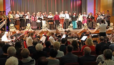 Für das "Lied des Zaren" wurde im Vorfeld des Konzerts in der Werdauer Stadthalle "Pleißental" extra ein Projektchor gebildet.
