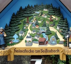 Geschnitztes Parkrelief.