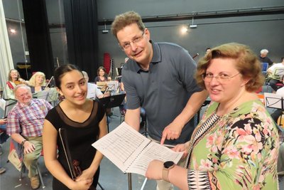 Das Collegium probt: mit dabei Georg Sandmann (M.), Flavia Napolitano (l.) und Natalia Prishepenko.