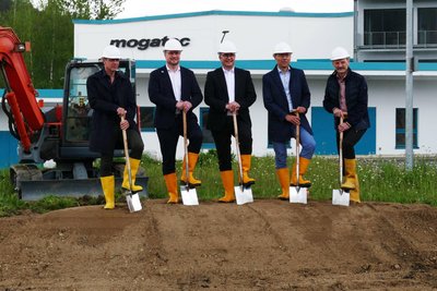 Anfang Mai 2024 erfolgte auf dem Mogatec-Gelände der Erste Spatenstich für das Entwicklungszentrum.