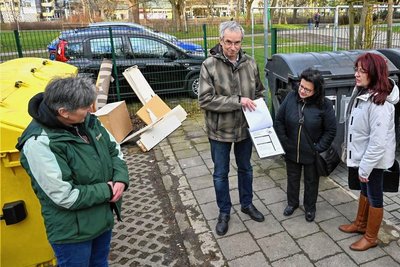 Vor allem in großen Wohnanlagen wie hier am Rande der Chemnitzer Innenstadt gibt es zunehmend Ärger um drohende höhere Müllgebühren. Wenn ein Teil der Anwohner seinen Abfall immer wieder in die falschen Container entsorgt, werden am Ende alle Mieter zur Kasse gebeten - unabhängig von ihrem eigenen Verhalten. 