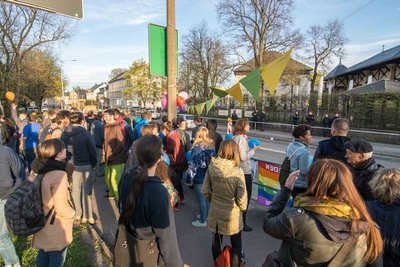 Der Besuch der AfD-Spitzenpolitikerin Beatrix von Storch am Freitag ist von Protesten gegen die asylkritische Politik ihrer Partei begleitet worden.