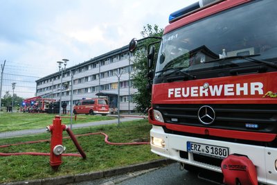 Das Feuer brach am Abend im Wohnheim für Asylbewerber aus.