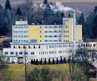 Die insolvente Paracelsus-Klinik Reichenbach stellt Ende März ihren Betrieb ein. Für die integrierte ambulant-stationäre Grundversorgung soll ein Gesundheitszentrum aufgebaut werden. Doch das braucht Zeit. 