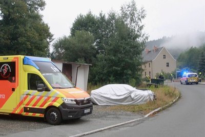 Der Rauch aus dem Wohnhaus hielt sich einige Zeit lang über dem Gebäude am Gippenweg nahe der B 92.