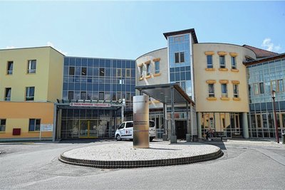 Im DRK-Krankenhaus in Chemnitz-Rabenstein müssen Mitarbeiter wieder Schutzmasken gegen das Coronavirus tragen. 