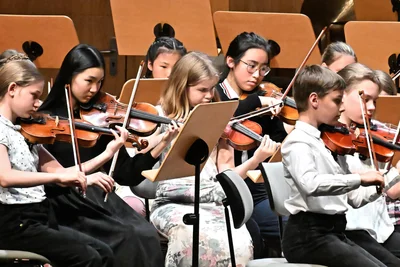 Das Flitzebögen-Orchester ist eines der jüngsten Ensembles der Chemnitzer Musikschule. Der „Tango Spaghetti“ von Julia Schröter war einem Lieblingsessen gewidmet.