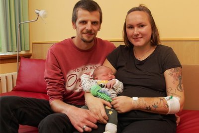 Chris Ronneberger und Nicole Schülke-Ronneberger aus Striegistal mit ihrem Sohn Henric, der am Donnerstag zur Welt kam. 