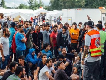 Mit den Lebensbedingungen im Dresdner Lager sind die Flüchtlinge nicht einverstanden. Deshalb protestieren sie.