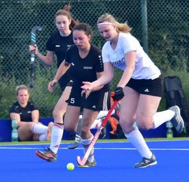 Anja Küchler (Nummer 5) ging voran und zeigte als Kapitänin vollen Einsatz gegen Osternienburg. Doch am Ende verlor Meerane 0:2. Für die Liga habe dies aber keine Aussagekraft, so Trainer Mirko Götz. 