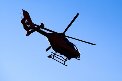 Der Notarzt kam mit dem Rettungshubschrauber an die Unfallstelle.