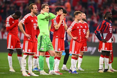 Enttäuschte Bayern-Profis nach dem verpassten Finale. 