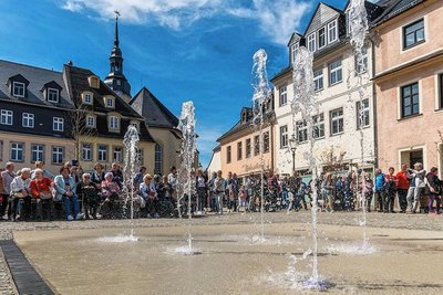 Kommt gut bei den Einheimischen an: der komplett umgestaltete Neumarkt im Herzen von Zschopau. 