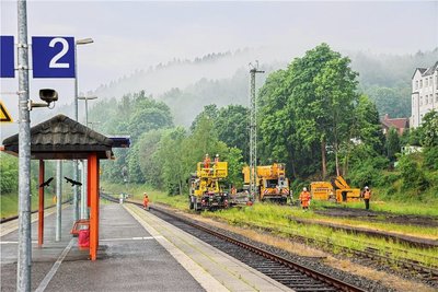 Derzeit verfügt der Bahnhof Süd in Annaberg-Buchholz über zwei Bahnsteige, an denen Fahrgäste ein- und aussteigen können. Bis 2027 soll ein drittes Gleis folgen. 