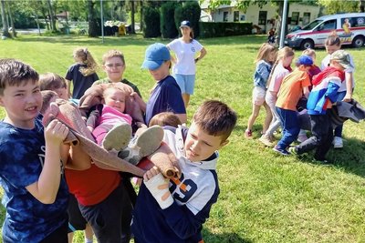 Gemeinsam trainierten deutsche und ukrainische Kinder an der Koberbachtalsperre lebensrettende Handgriffe.Foto: André Kleber