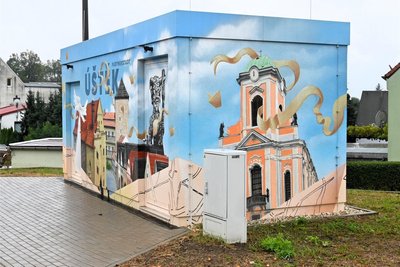 Die Verteilstation am Ottendorfer Berg zeigt Motive der Partnerstadt Ustek.