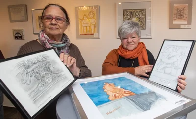 Susanne Söllner-Burr (links), die den Malzirkel des Kunstvereins Plauen leitet, und Mitglied Hannelore Kneisel.