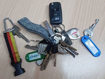 Diese in Bussen verlorenen Schlüssel sind vom Regionalverkehr Erzgebirge bei der Stadtverwaltung Aue abgegeben worden. 