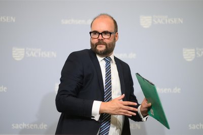 Sachsens Kultusminister Christian Piwarz (CDU) bei der Ankündigung neuer Regeln fürs Schuljahr 2024/25 in Sachsen.