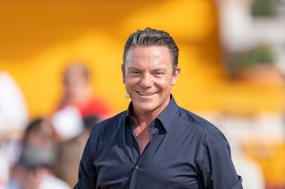 Mross hatte die Sendung mehr als 20 Jahre lang moderiert. 