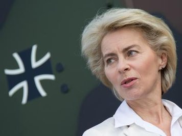 Verteidigungsministerin Ursula von der Leyen .