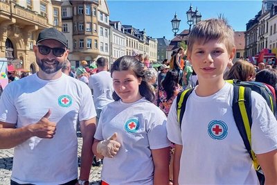 Neurochirurg Stanislav Poronik (l.) ist einer der ersten Ukrainer, die die Wasserwacht nun als Mitglied unterstützen.
