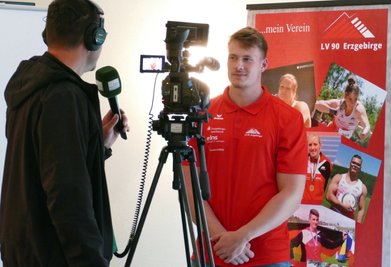 Bei der Pressekonferenz in Gelenau war Steven Richter ein gefragter Gesprächspartner. 