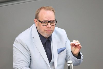 Der SPD-Bundestags-Abgeordnete Helge Lindh machte angesichts eines AfD-Antrags klar, was Politikerbeleidigung mitunter umfasst.