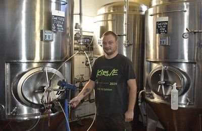Der Brauerei-Gasthof Erlbach ist ein wichtiger Pfeiler für die Kirwe. Hier wird das Bockbier nicht nur für das größte Volksfest des oberen Vogtlandes gebraut. Im Foto: Braumeister Stefan Weiske in seinem "Reich". 