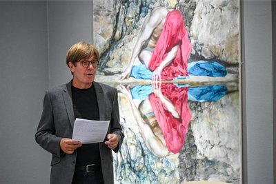 Für Galerist Bernd Weise ist es eine Art von Dankeschön, die drei Ausgezeichneten zum Gespräch einzuladen.